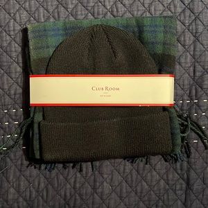 Club room hat and scarf